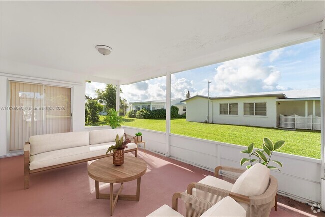 Building Photo - 6712 NW 70th Ct Rental
