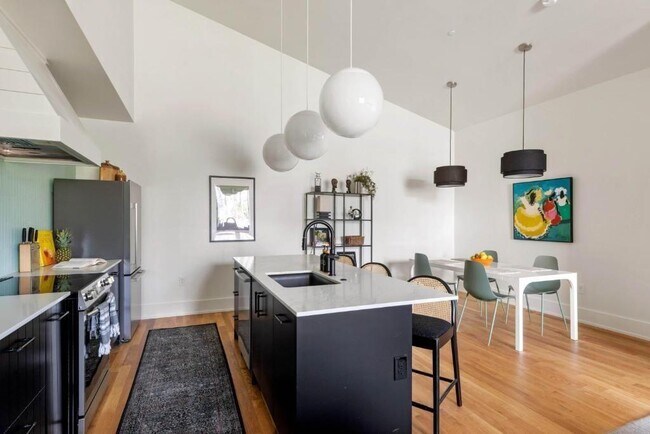 Photo - 955 Wylie St SE Unit 5