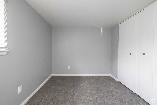 1BR, 1BA - 550SF - The Pratt - Bedroom