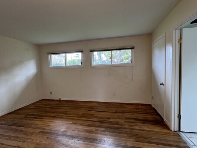 2934 Lupin Ln