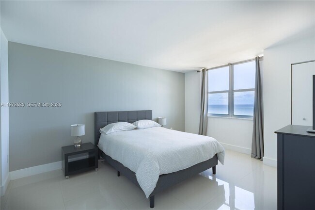 Photo - 5701 Collins Ave Unidad 1204