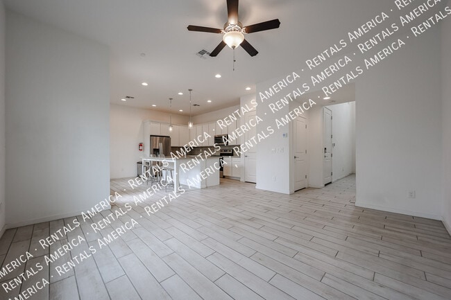 Photo - 901 S Smith Rd