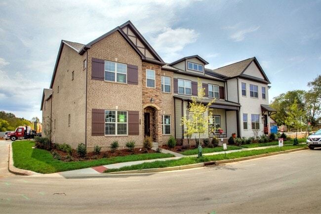 Building Photo - Resort Style Living in Franklin!