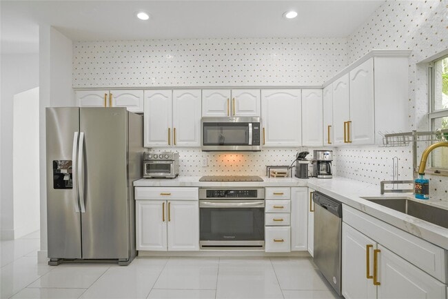 Building Photo - 833 SW 17th St Rental