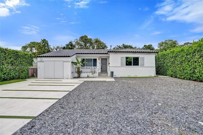 Photo - 213 NE 43rd St