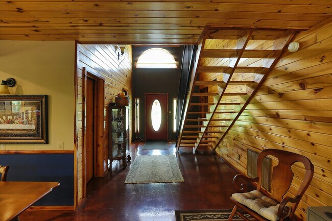 1083 N 4290 Rd