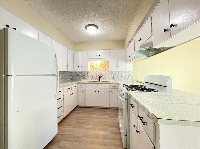 Photo - 902 N Meadows Dr