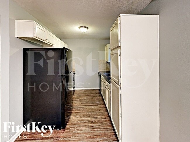 Photo - 503 Benedict Ln