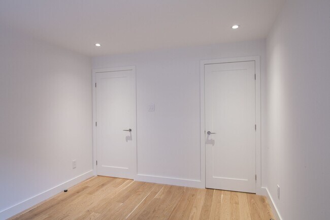 Photo - 4580 Chemin Queen Mary Unité 210