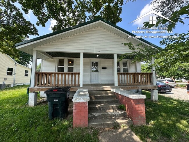 Photo - 207 W 4th St House