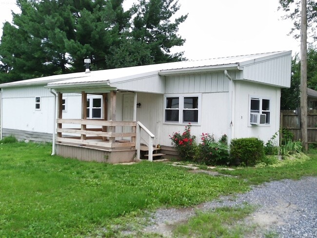 Building Photo - 2237 New Holland Pike Unit B