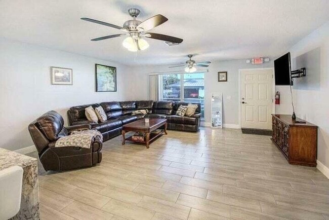 Photo - 120 E Park Ln