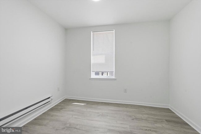 Photo - 2209 W Toronto St