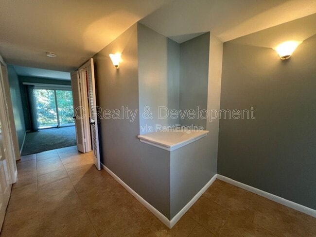 Photo - 1536 Young Cir