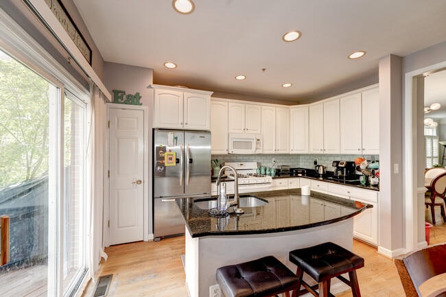 Eat-in Kitchen with 42" cabinetry & granite island! - 502 Fallsgrove Dr