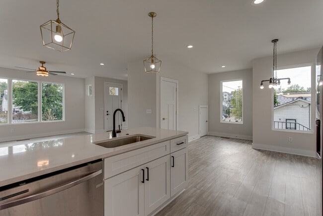 Photo - 1715 Kellow St