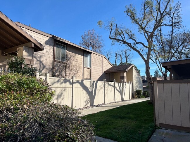 Building Photo - Charming 2-Bedroom Home with Private Patio in Central Bakersfield