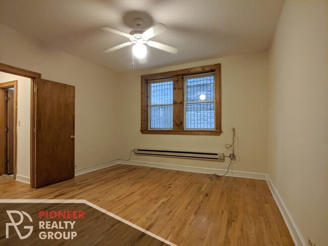Photo - 546 W Wellington Ave Apartments