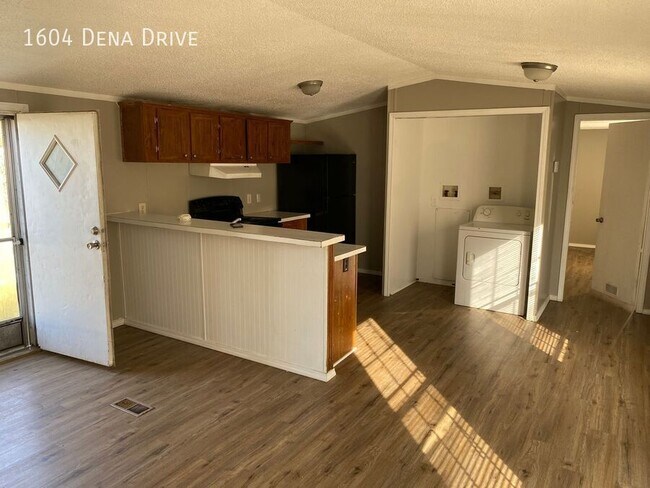 Photo - 1604 Dena Dr