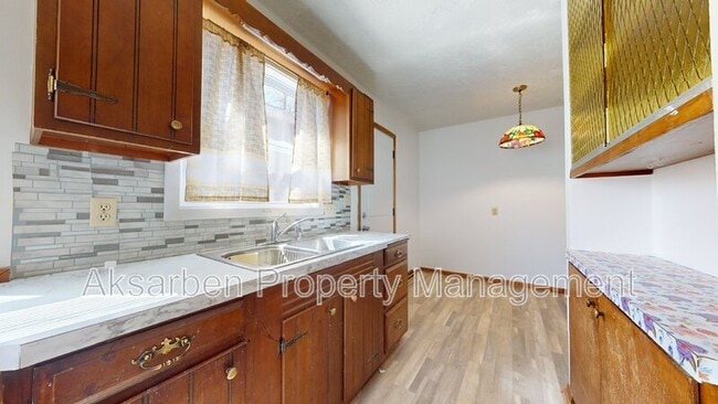 Building Photo - 1370 32nd Ave Rental