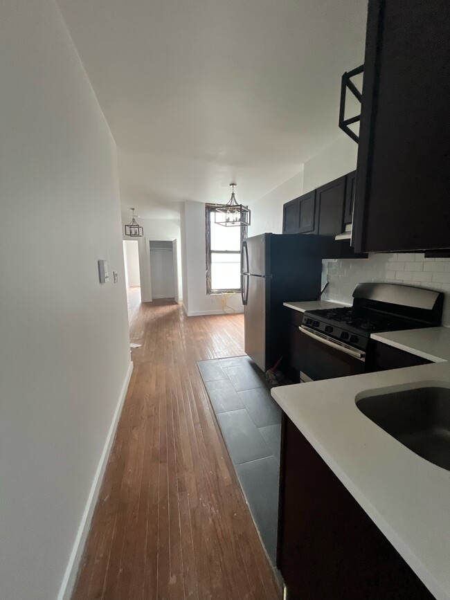 Building Photo - 2407 Tilden Ave Unit 1R Rental