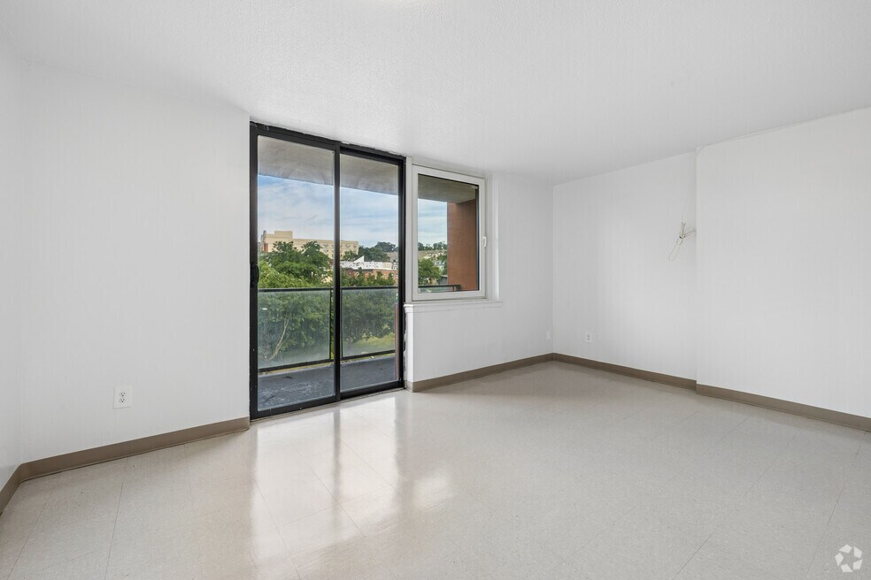 3BR,1.5BA - Living Room