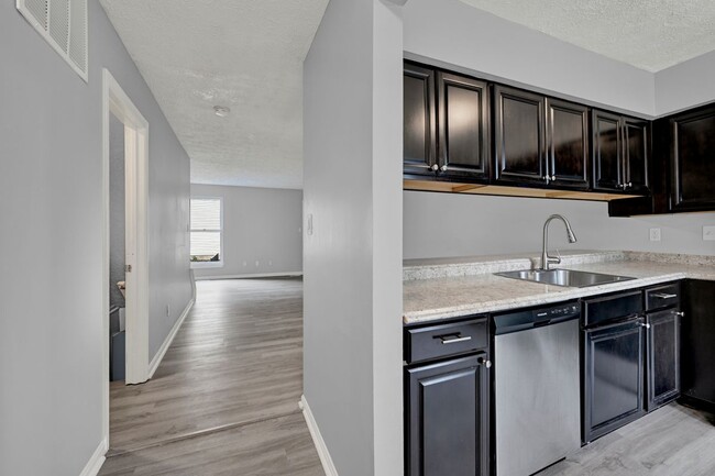 Photo - 504 Park Manor Cir