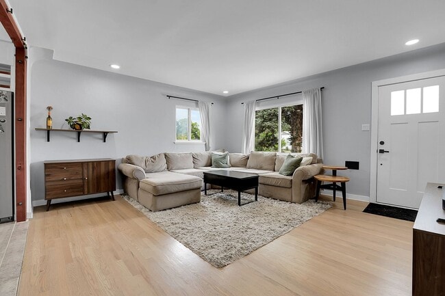 Photo - Modern and cozy 3 bedroom, 2 bath home