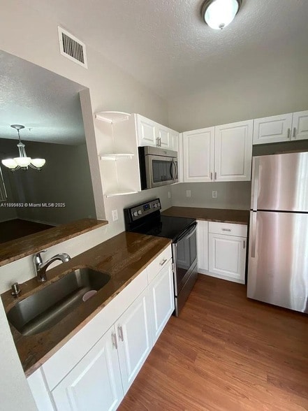 Photo - 77 E 4th St Unidad A106