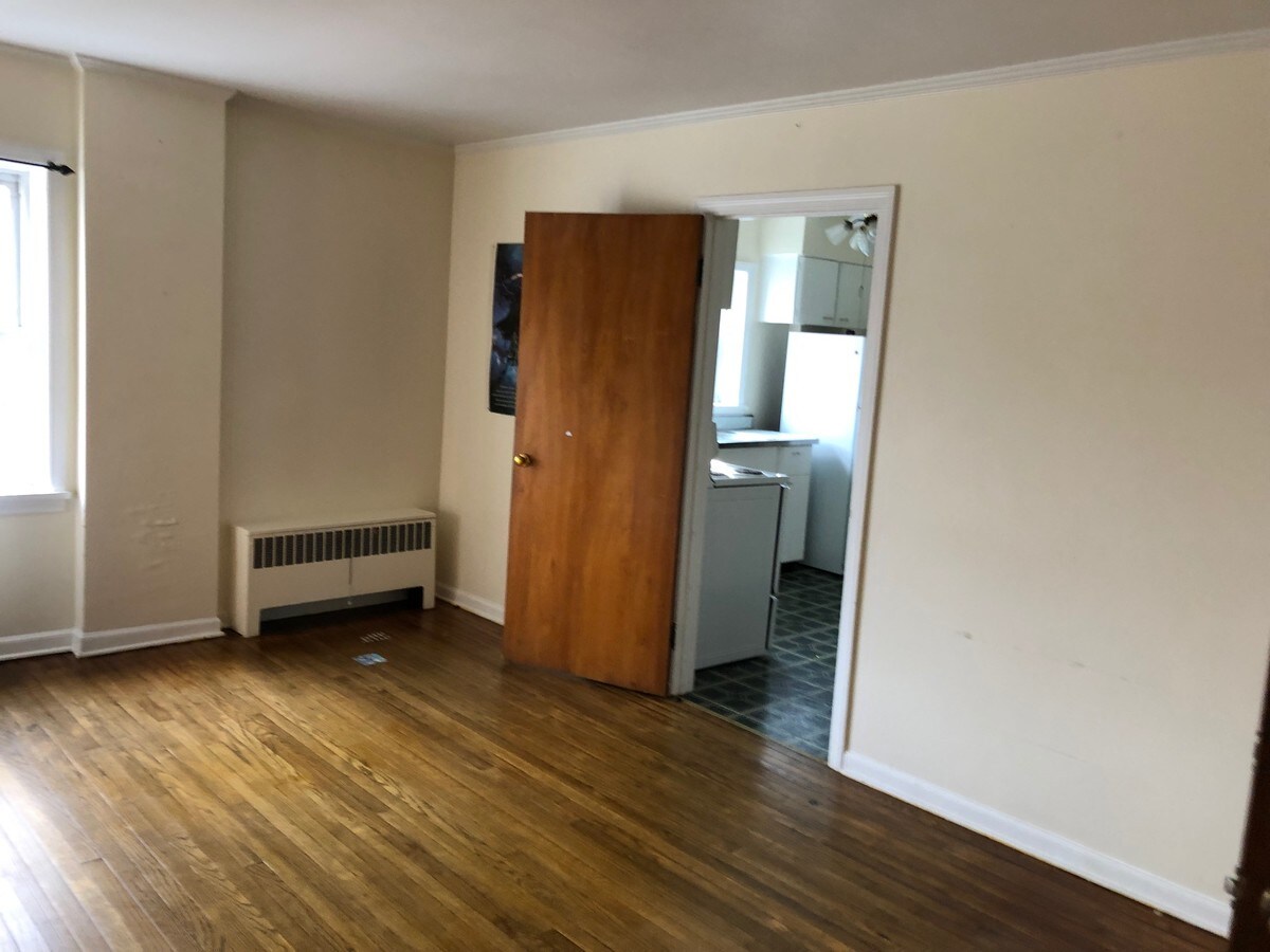 Photo - 211 S Green St Unit 1