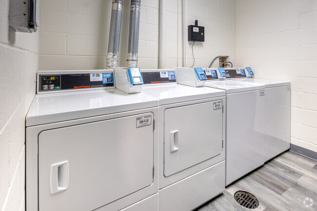 2BR, 1BA - 984SF - Laundry