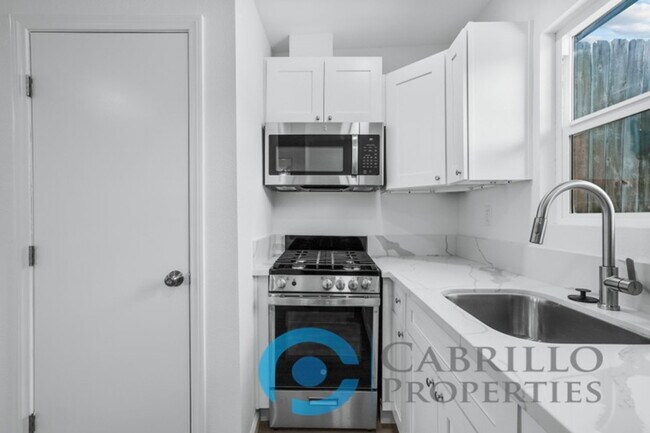 2527 Tuberose St Unidad 200