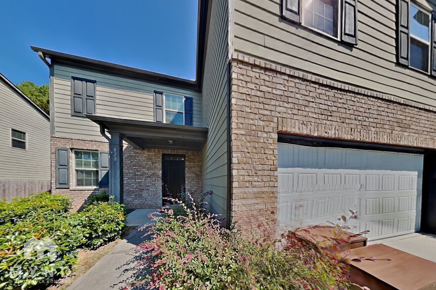 828 Lake Chase