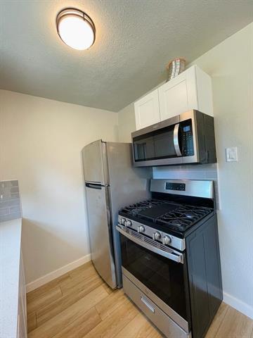 Photo - 1605 Hawthorne Ln