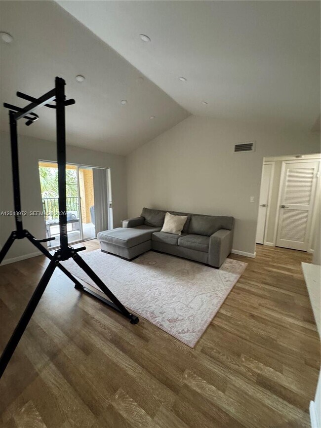 733 Riverside Dr Unit 1236