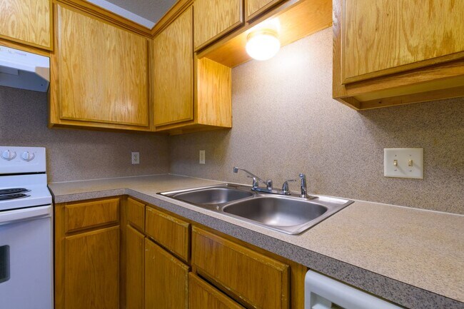 Photo - SECTION 8 ACCEPTED & RENT SPECIAL - AVAILA... Unit 3700 Y S Pak Court - D