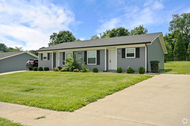 Building Photo - 1301 Farmingdale Dr Rental