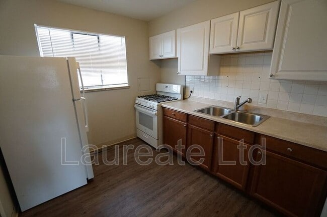 Photo - 1925 E Wesley Ave