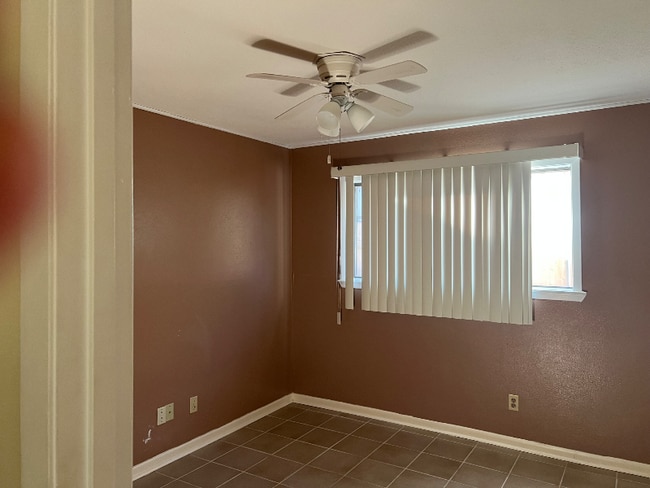 Photo - 302 Navajo Dr