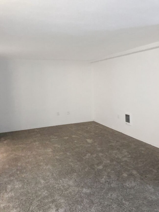 Photo - Nicely Updated 3/1 Tacoma Duplex Unit B