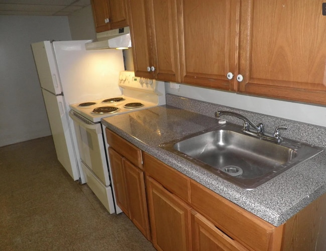 Building Photo - 5136 N 12th St Unit Apt D