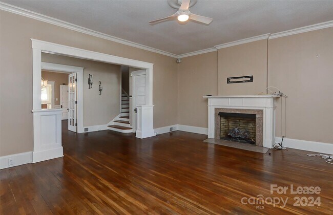 Photo - 807-809 W Franklin St