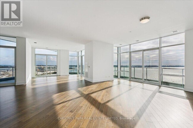 Photo - 1 Edgewater Dr Unité SPH16