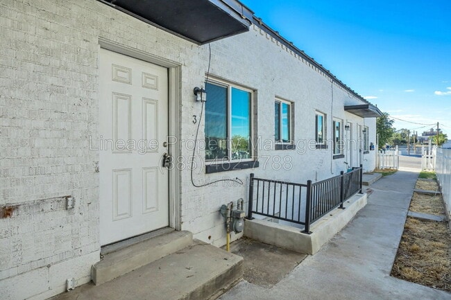 Photo - 420 W 20th St Unit 3