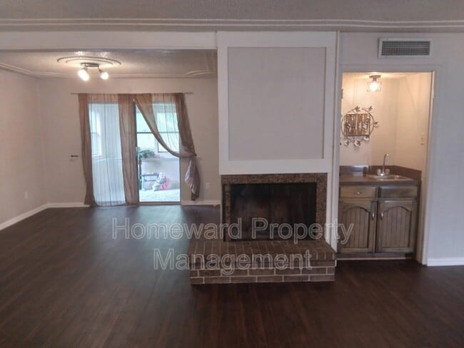 Photo - 6917 Bennington Dr