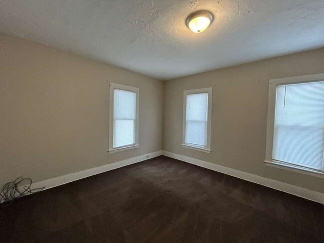 Photo - 349-351 Courtland St, Painesville, OH 44077 Unidad 349 Down