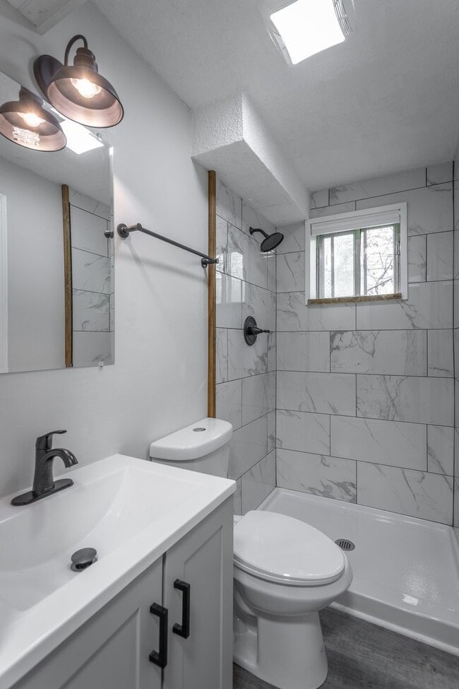Photo - 833 Sylvan Dr
