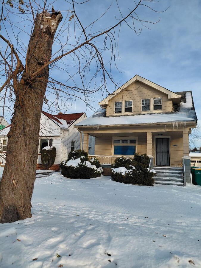 4 BEDROOM 2 BATH - 5213 Cato St