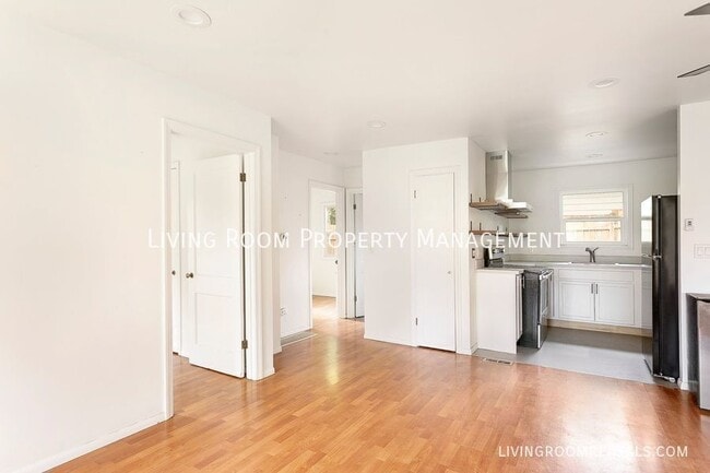 Photo - 4642 NE Emerson St