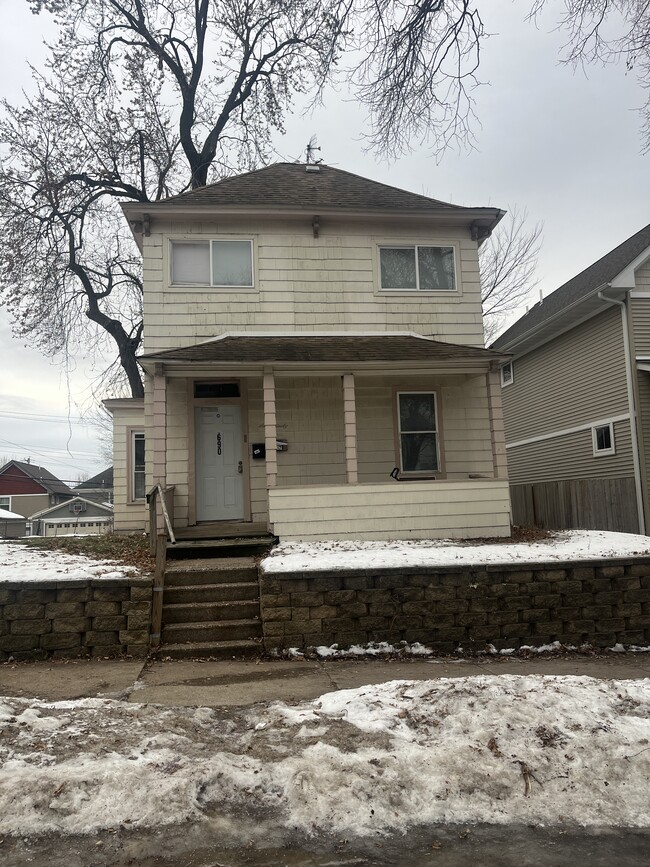 Building Photo - 690 York Ave Unit 1